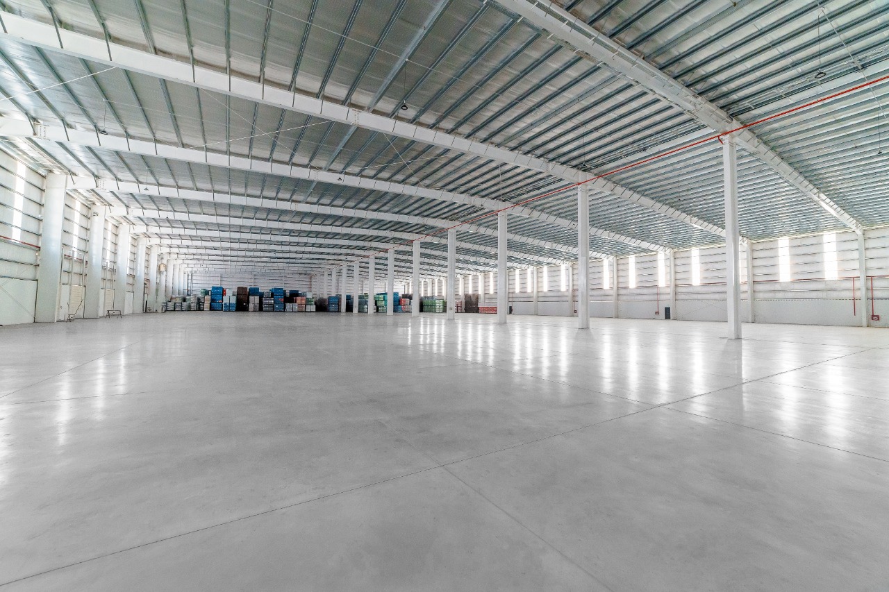 DEPOSITO AAA . 3000M2 CON OFICINAS . DOCKS, ALEROS Y ROCIADORES