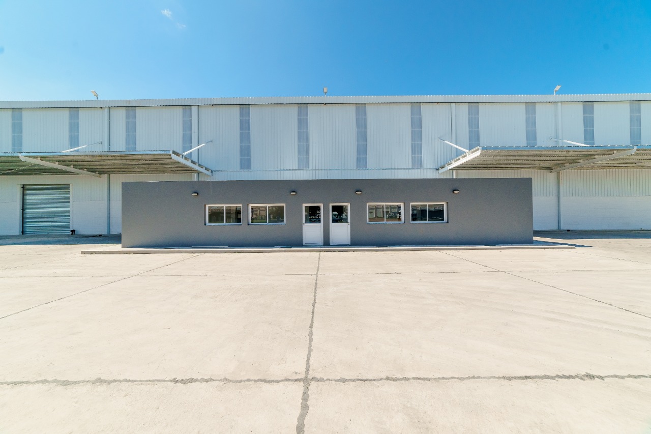DEPOSITO AAA . 3000M2 CON OFICINAS . DOCKS, ALEROS Y ROCIADORES
