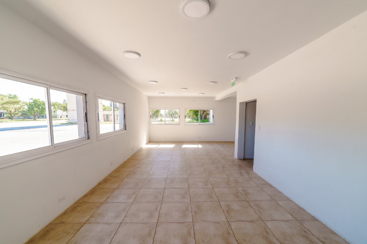 DEPOSITO AAA . 3000M2 CON OFICINAS . DOCKS, ALEROS Y ROCIADORES