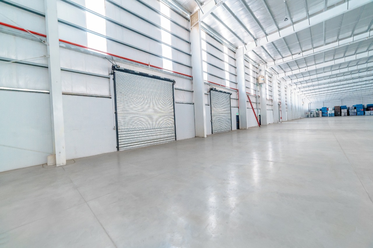DEPOSITO AAA . 3000M2 CON OFICINAS . DOCKS, ALEROS Y ROCIADORES
