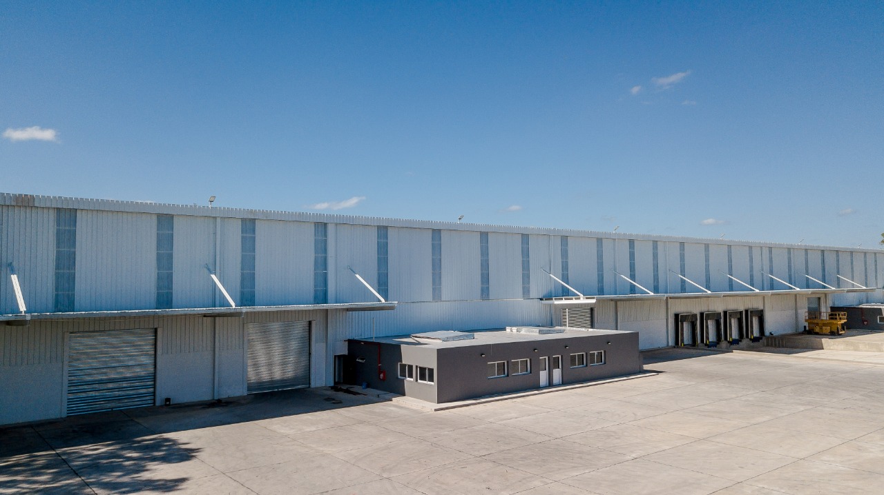DEPOSITO AAA . 3000M2 CON OFICINAS . DOCKS, ALEROS Y ROCIADORES