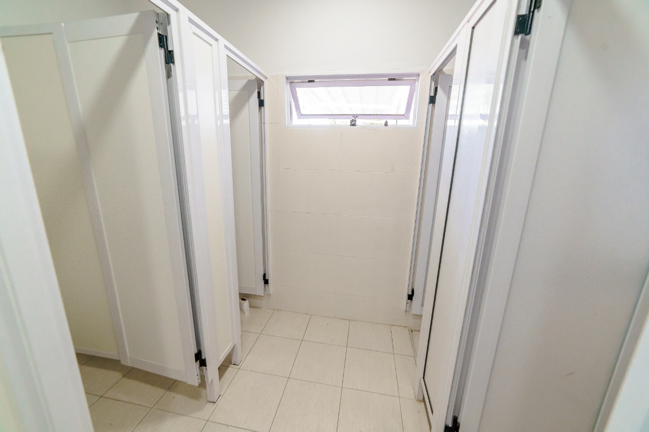 DEPOSITO AAA . 3000M2 CON OFICINAS . DOCKS, ALEROS Y ROCIADORES