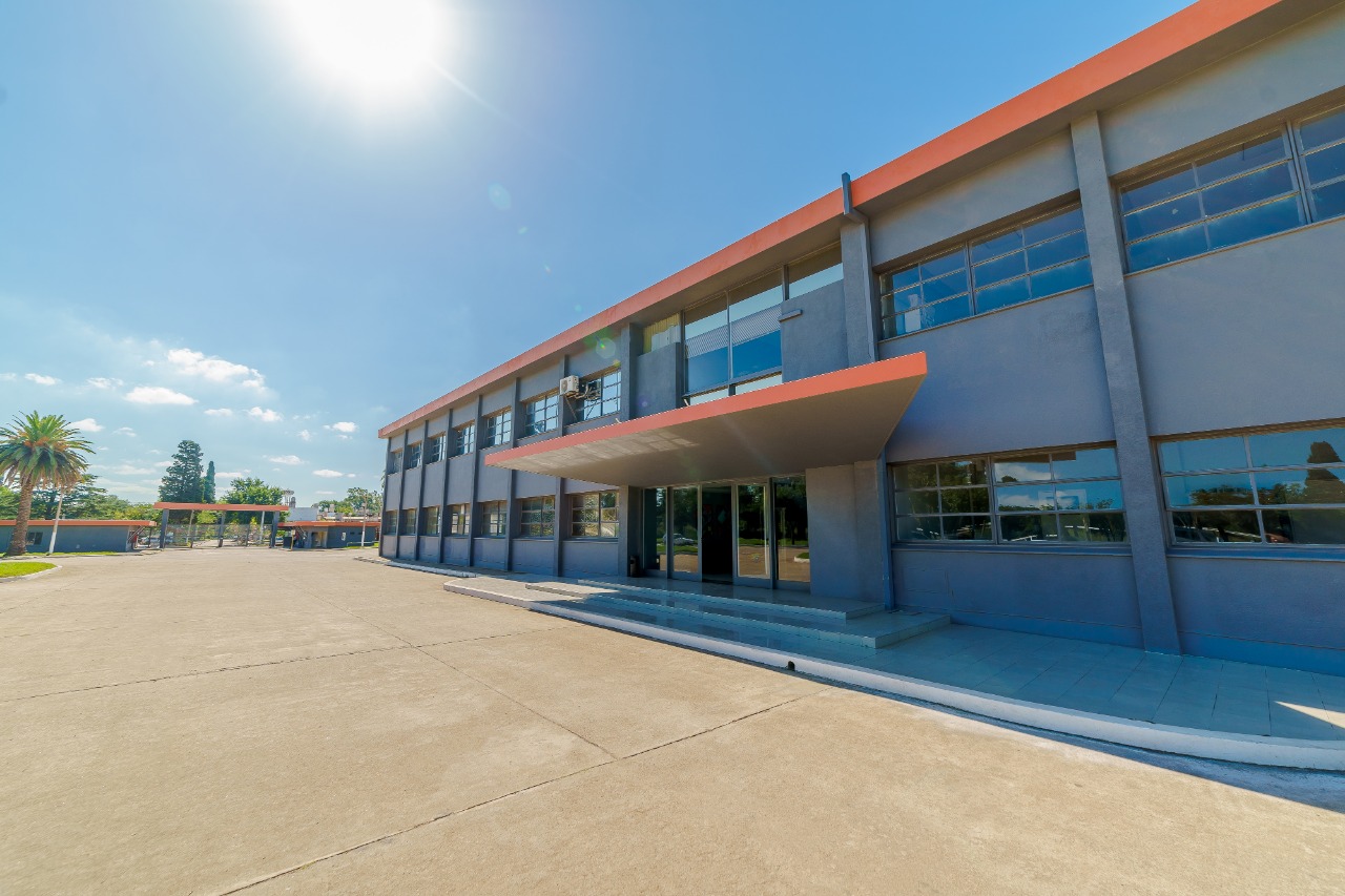 DEPOSITO AAA . 3000M2 CON OFICINAS . DOCKS, ALEROS Y ROCIADORES