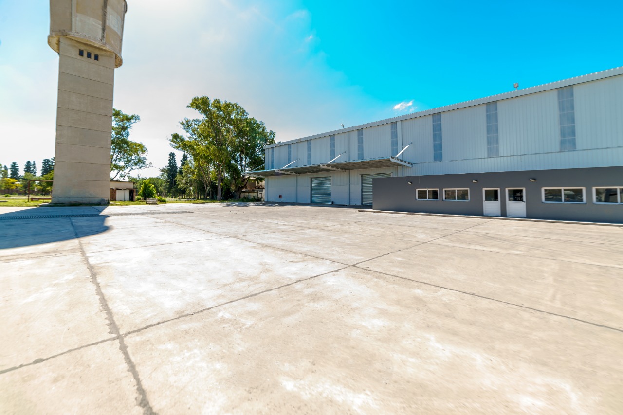 DEPOSITO AAA . 3000M2 CON OFICINAS . DOCKS, ALEROS Y ROCIADORES