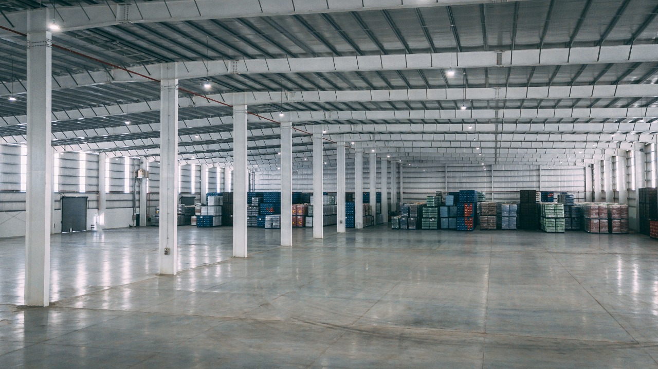 DEPOSITO AAA . 3000M2 CON OFICINAS . DOCKS, ALEROS Y ROCIADORES
