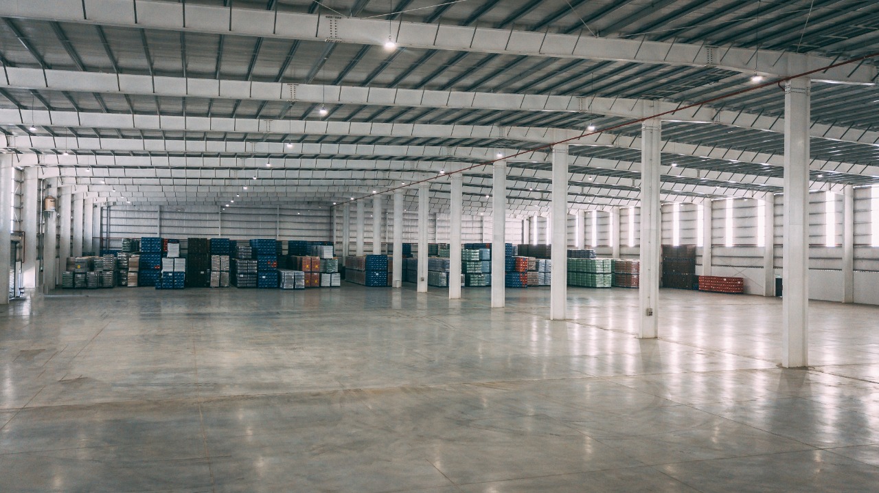 DEPOSITO AAA . 3000M2 CON OFICINAS . DOCKS, ALEROS Y ROCIADORES