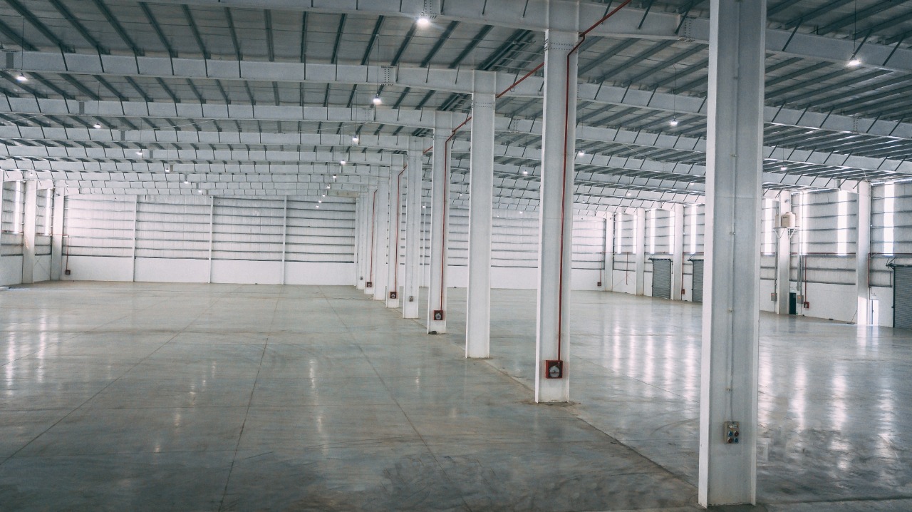 DEPOSITO AAA . 3000M2 CON OFICINAS . DOCKS, ALEROS Y ROCIADORES
