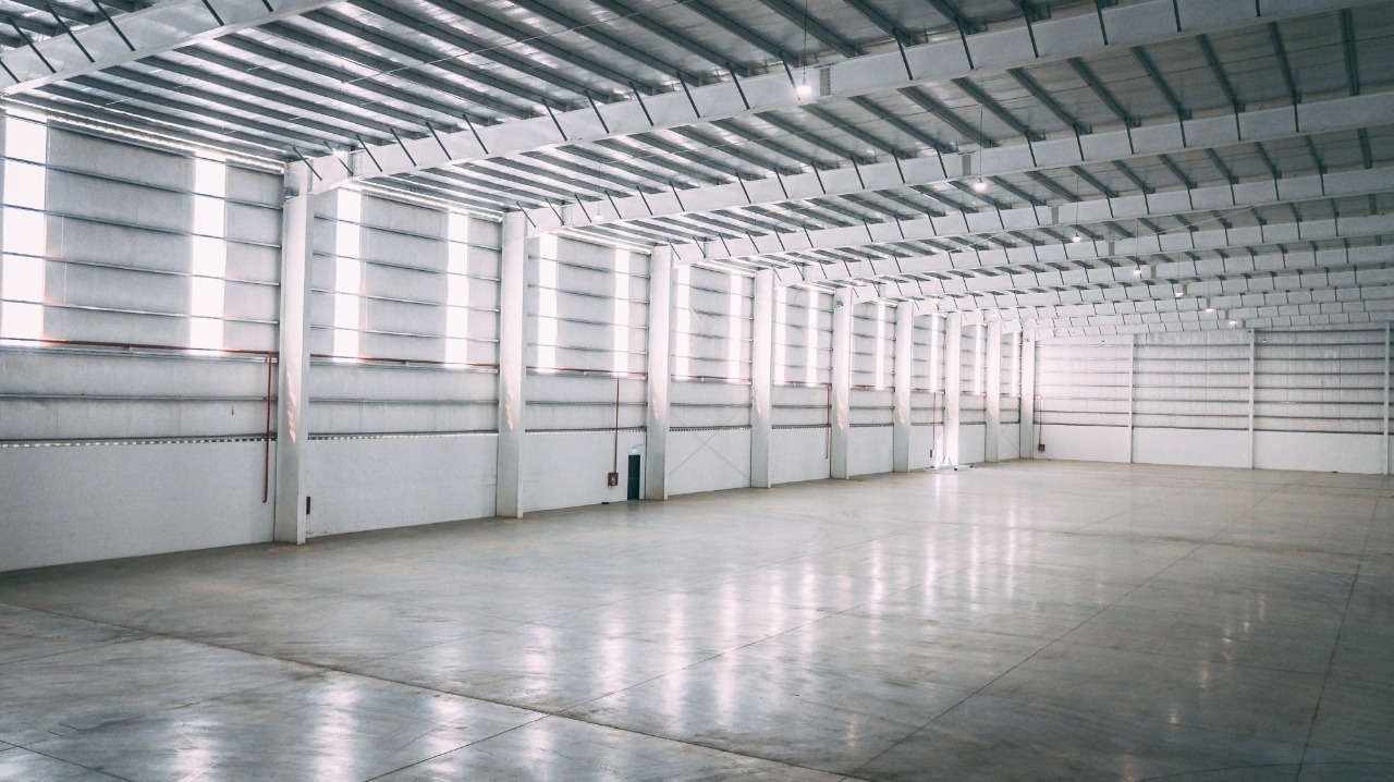 DEPOSITO AAA . 3000M2 CON OFICINAS . DOCKS, ALEROS Y ROCIADORES