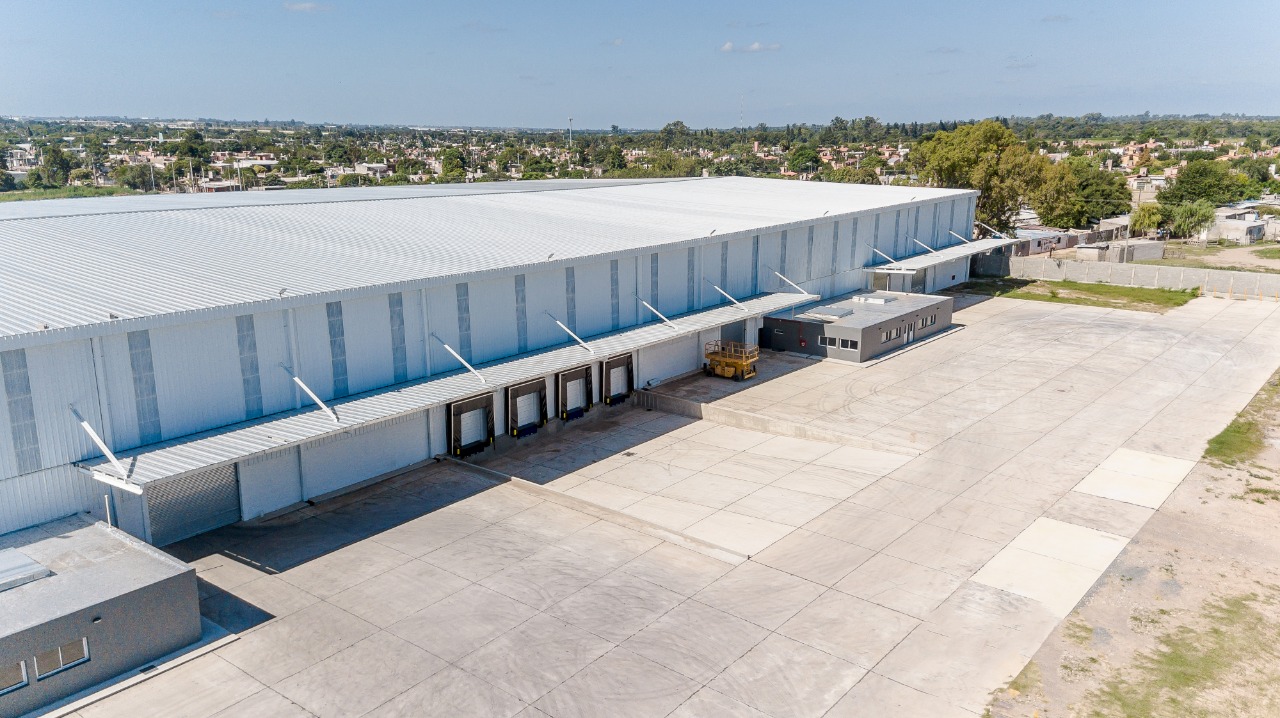 DEPOSITO AAA . 3000M2 CON OFICINAS . DOCKS, ALEROS Y ROCIADORES
