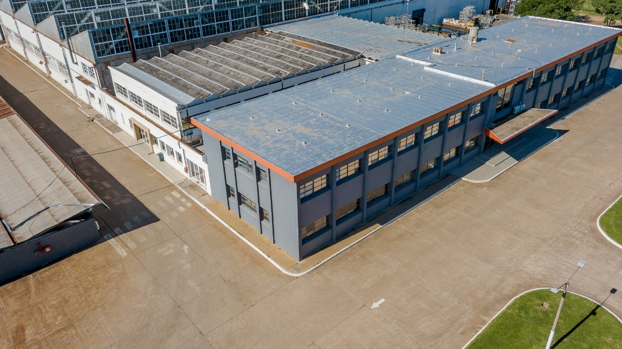 DEPOSITO AAA . 3000M2 CON OFICINAS . DOCKS, ALEROS Y ROCIADORES