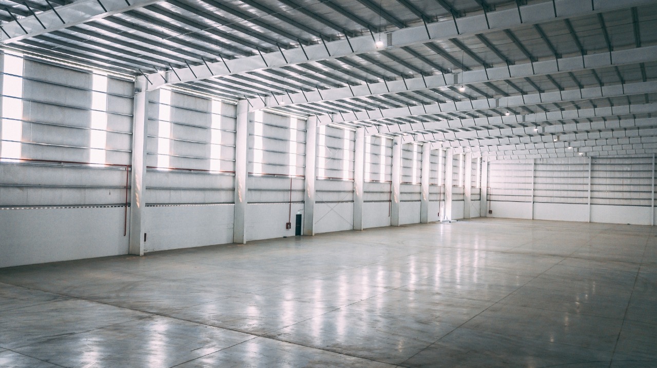 DEPOSITO AAA . 3000M2 CON OFICINAS . DOCKS, ALEROS Y ROCIADORES
