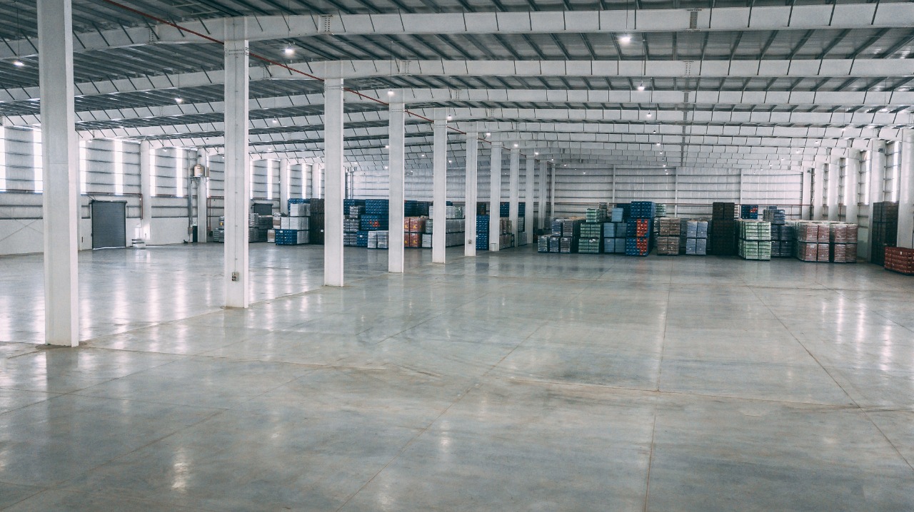 DEPOSITO AAA . 3000M2 CON OFICINAS . DOCKS, ALEROS Y ROCIADORES