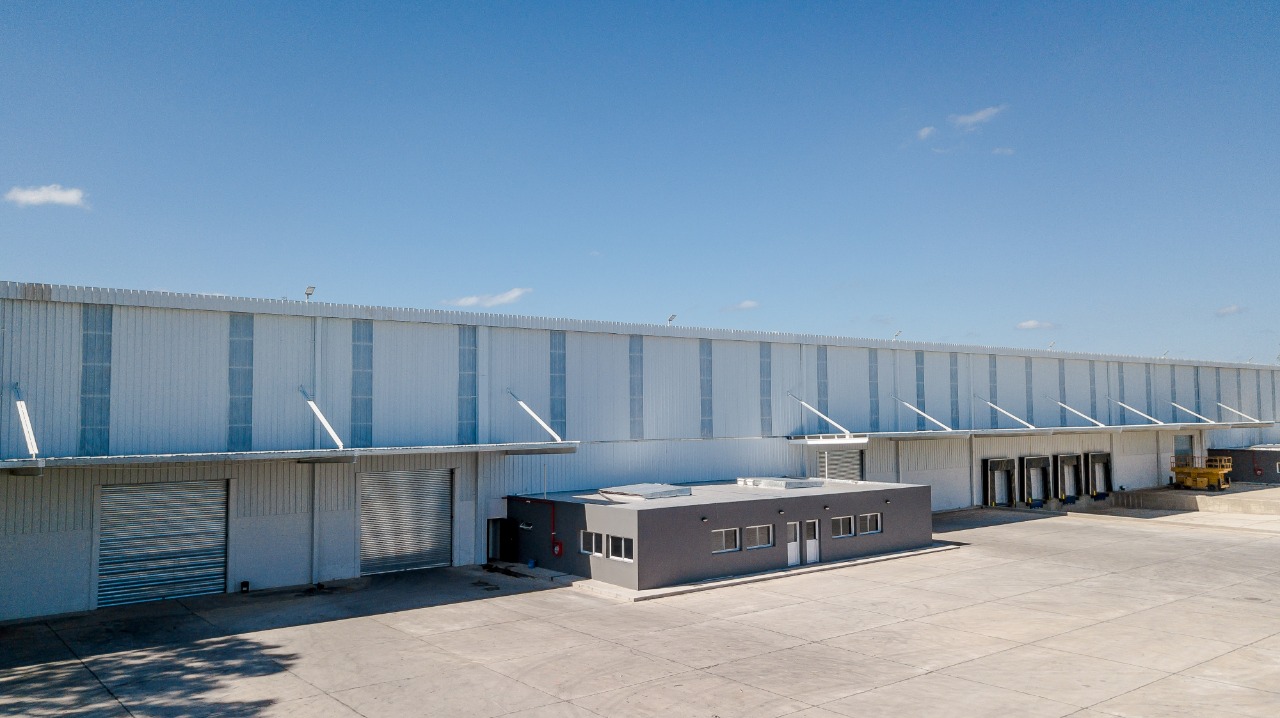 DEPOSITO AAA . 3000M2 CON OFICINAS . DOCKS, ALEROS Y ROCIADORES