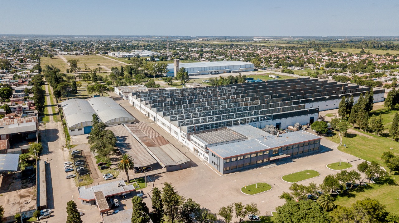 DEPOSITO AAA . 3000M2 CON OFICINAS . DOCKS, ALEROS Y ROCIADORES
