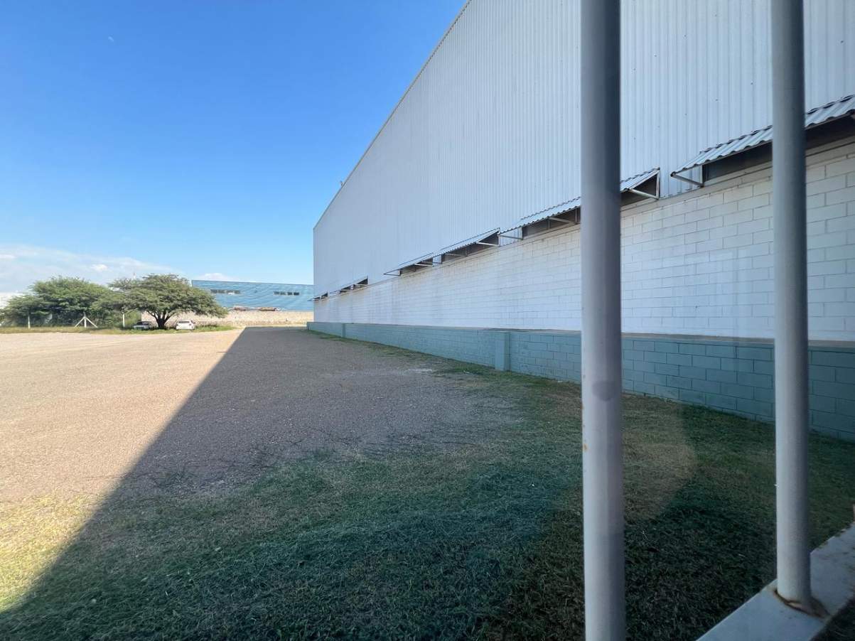 DEPOSITO AAA . ROCIADORES, DOCKS Y RAMPAS . PREDIO CERRADO CON SEGURIDAD