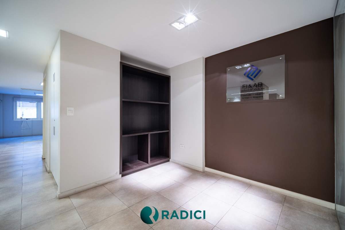 VENTA PISO DE OFICINAS EN EL MICRO CENTRO DE CORDOBA - RECICLADAS Y EN OPORTUNIDAD! LA VEMOS?