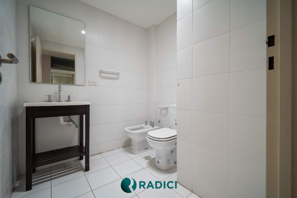 VENTA PISO DE OFICINAS EN EL MICRO CENTRO DE CORDOBA - RECICLADAS Y EN OPORTUNIDAD! LA VEMOS?