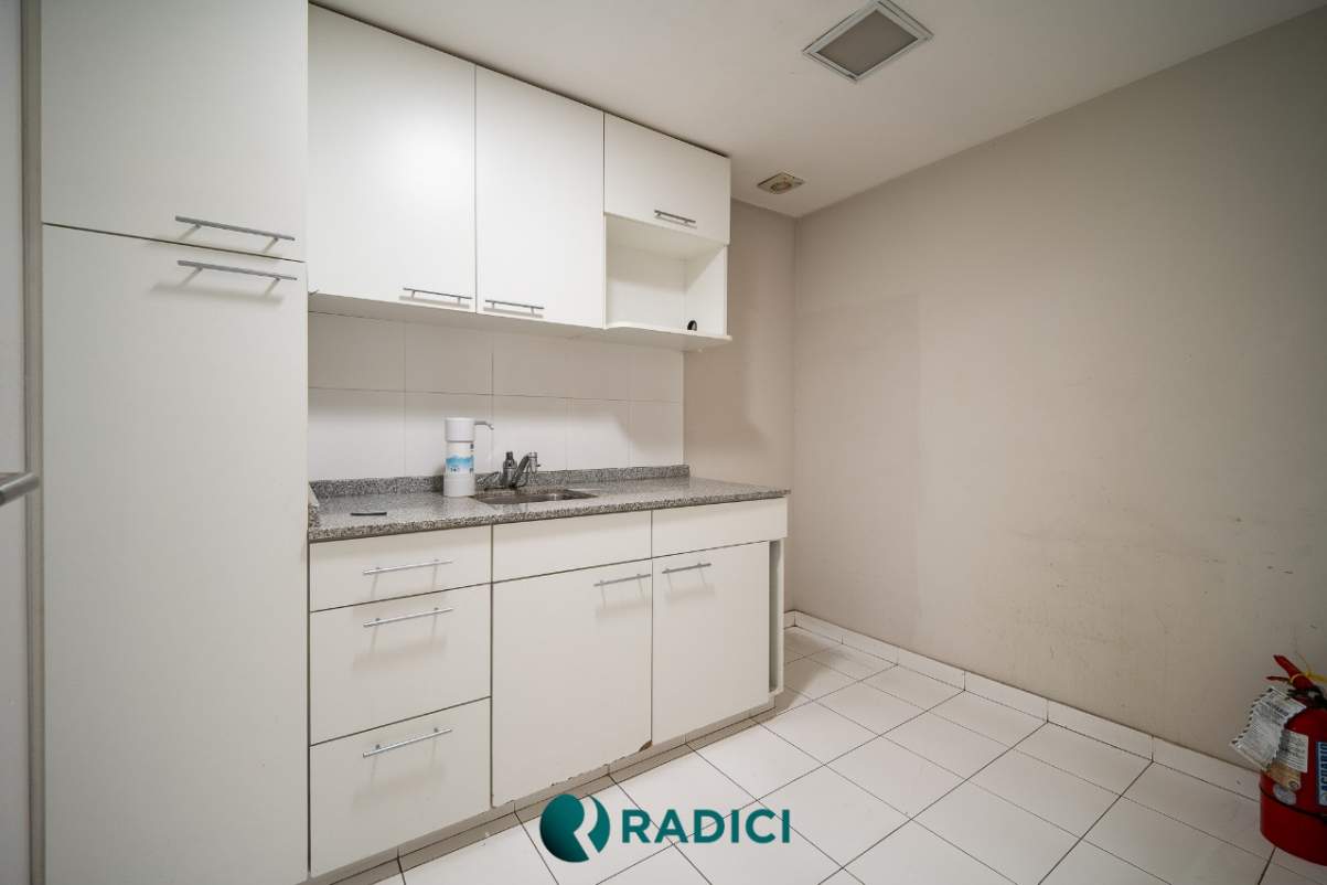 VENTA PISO DE OFICINAS EN EL MICRO CENTRO DE CORDOBA - RECICLADAS Y EN OPORTUNIDAD! LA VEMOS?