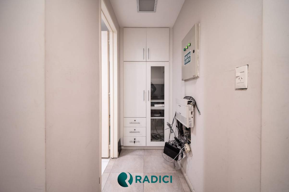 VENTA PISO DE OFICINAS EN EL MICRO CENTRO DE CORDOBA - RECICLADAS Y EN OPORTUNIDAD! LA VEMOS?