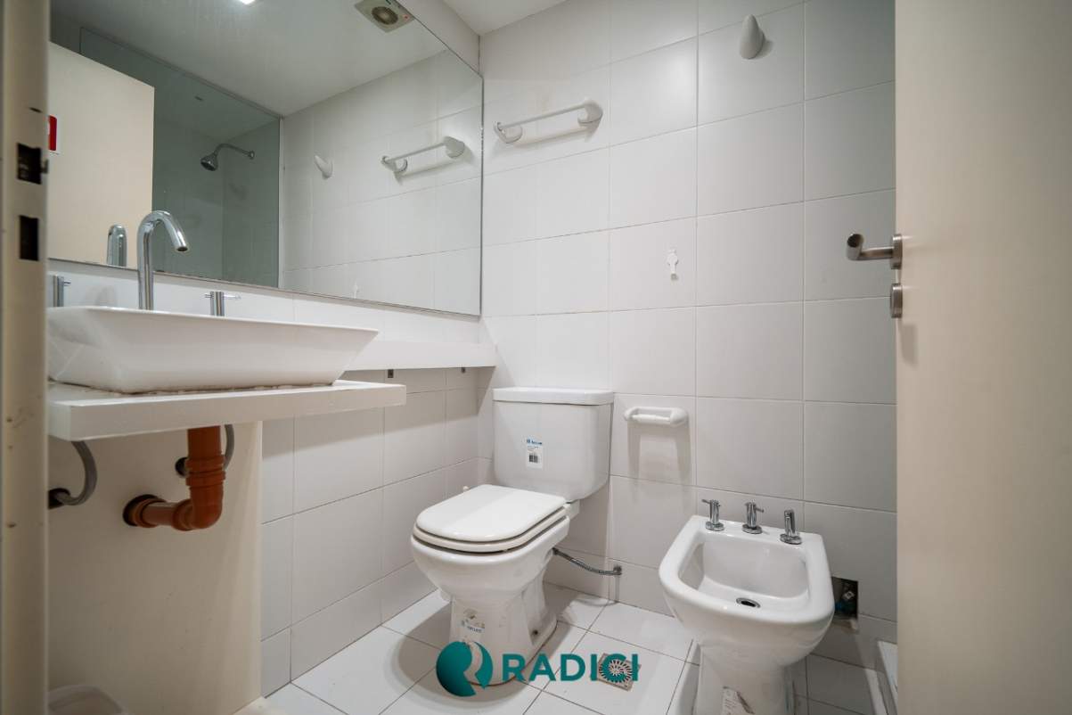 VENTA PISO DE OFICINAS EN EL MICRO CENTRO DE CORDOBA - RECICLADAS Y EN OPORTUNIDAD! LA VEMOS?