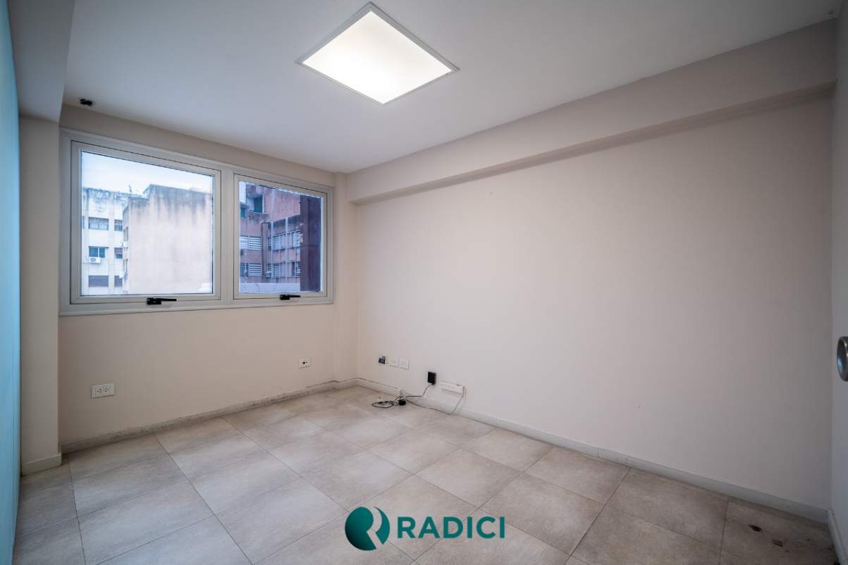 VENTA PISO DE OFICINAS EN EL MICRO CENTRO DE CORDOBA - RECICLADAS Y EN OPORTUNIDAD! LA VEMOS?