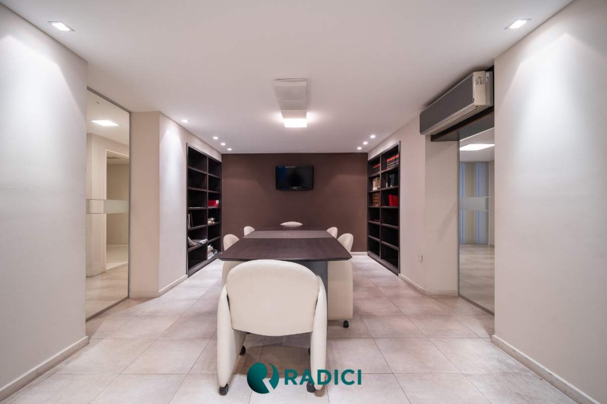 VENTA PISO DE OFICINAS EN EL MICRO CENTRO DE CORDOBA - RECICLADAS Y EN OPORTUNIDAD! LA VEMOS?