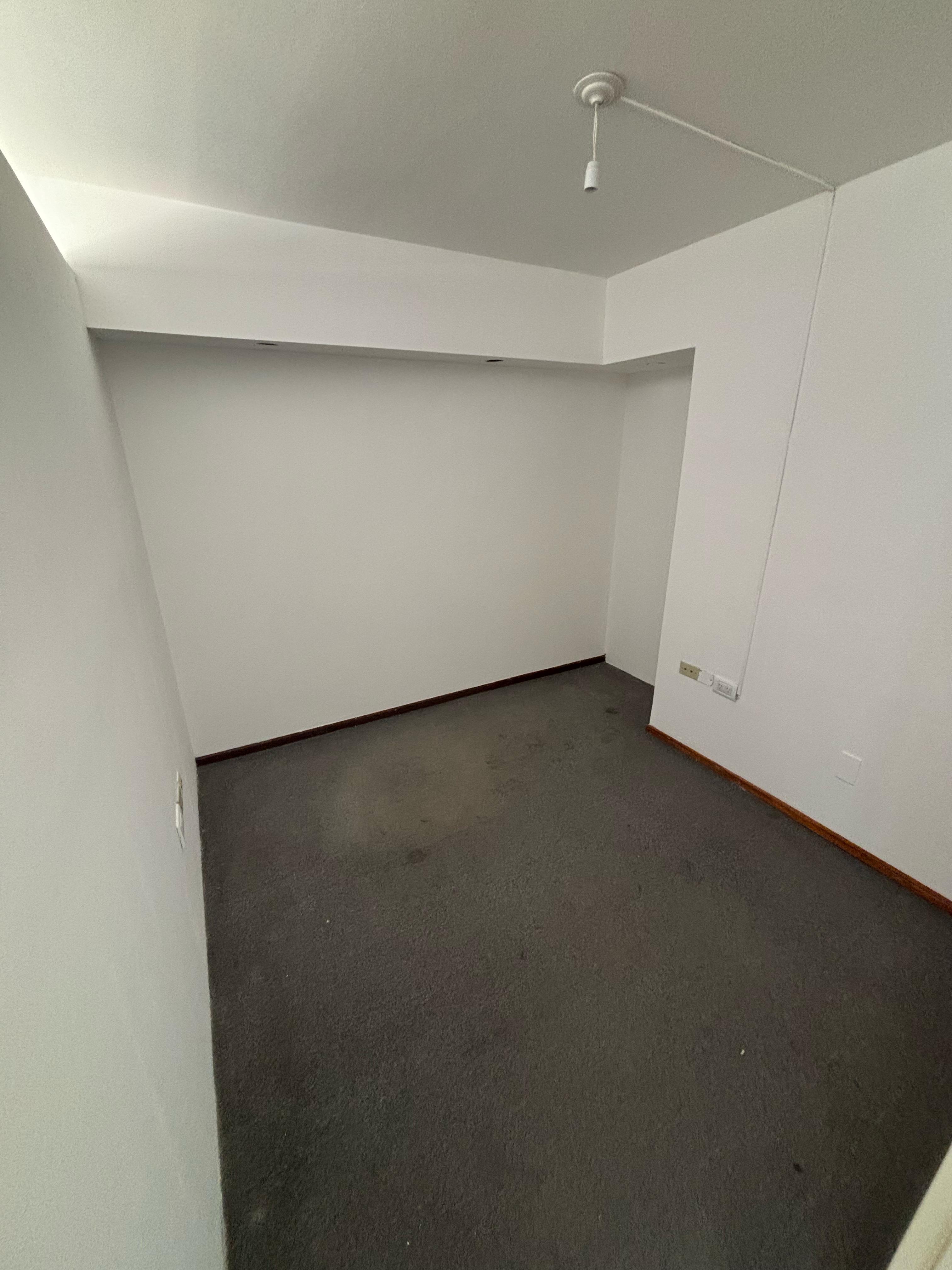 Venta Oficina , zona tribunales, Duarte Quirós y Ayacucho