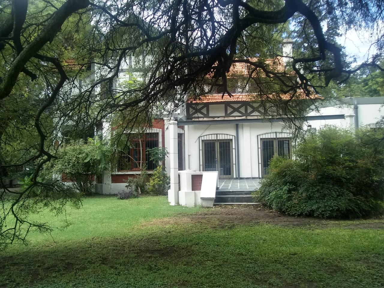 OFICINA AMOBLADA EN ZONA NORTE . AMENITIES, SALA DE REUNION, JARDIN