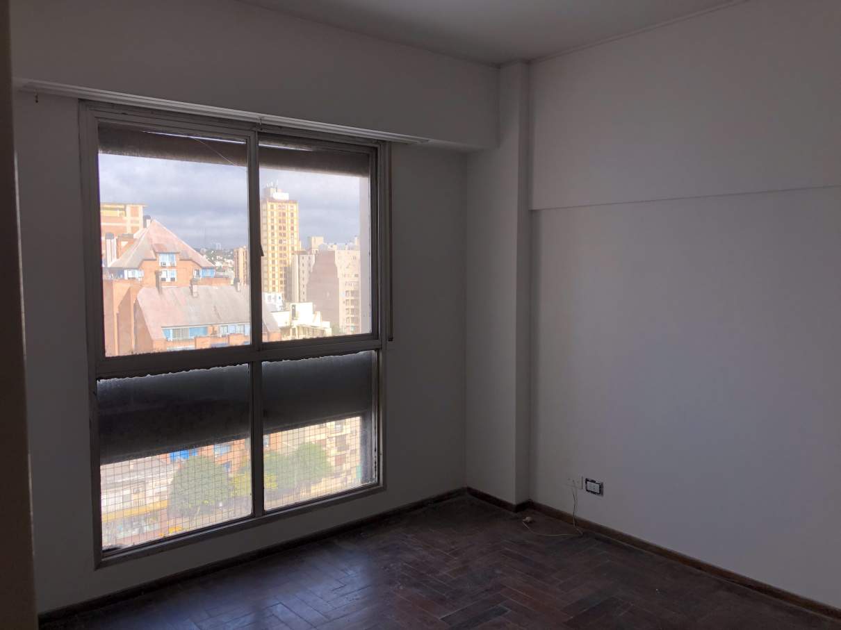 Departamento en alquiler de 3 dormitorios en Centro con cochera y seguridad