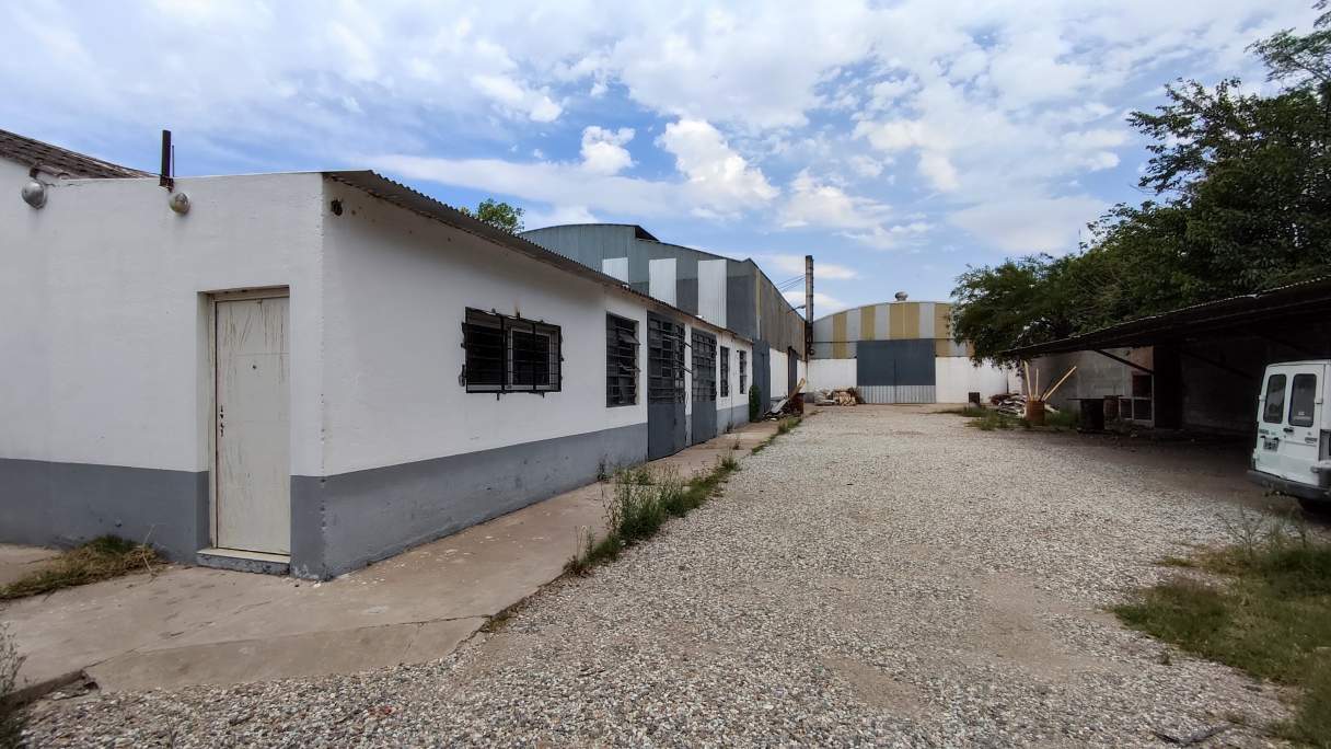 Alquiler Galpón 1500 m² - Barrio Inaudi