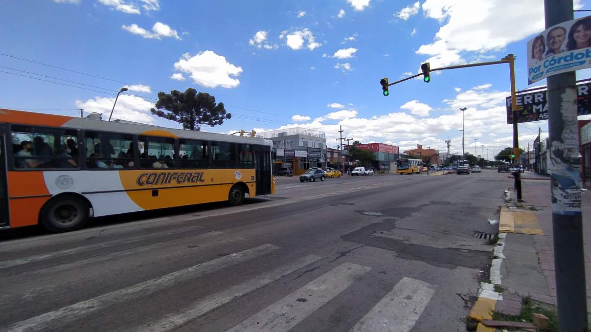 Venta 3 Locales Comerciales Más 2 Deptos Sobre Av Sabattini