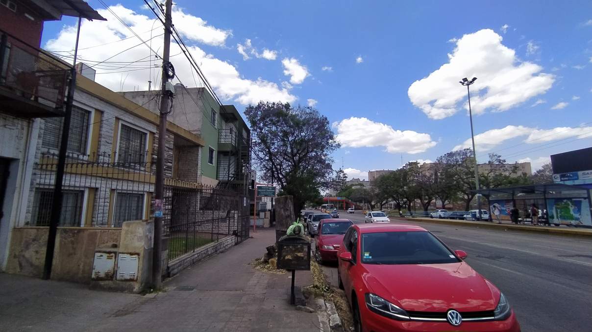 Venta 3 Locales Comerciales Más 2 Deptos Sobre Av Sabattini
