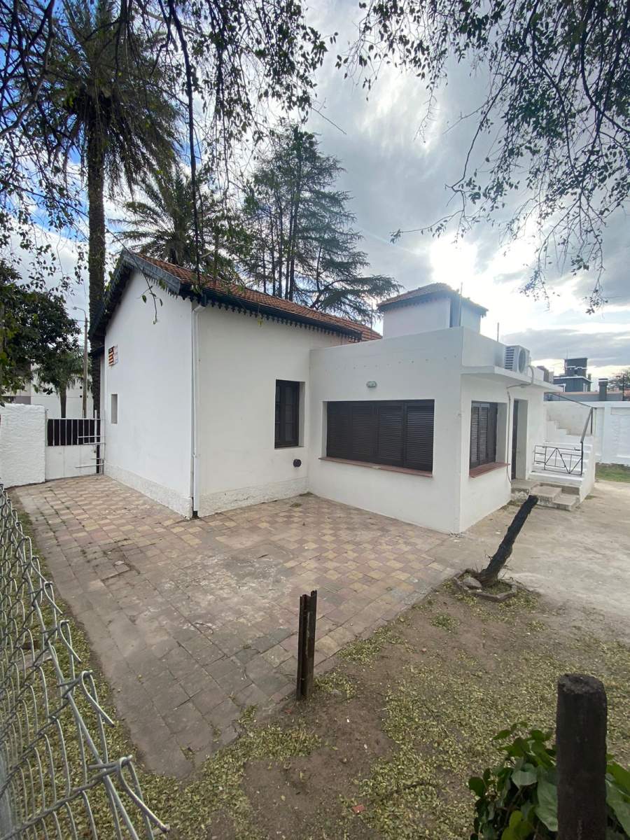 ALQUILO CASA 3 DORM EN CERRO DE LAS ROSAS