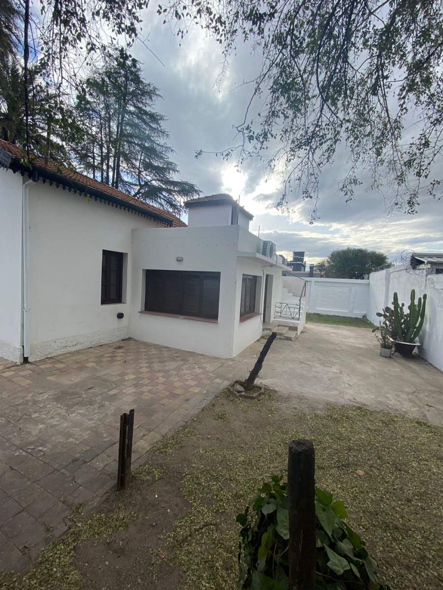 ALQUILO CASA 3 DORM EN CERRO DE LAS ROSAS