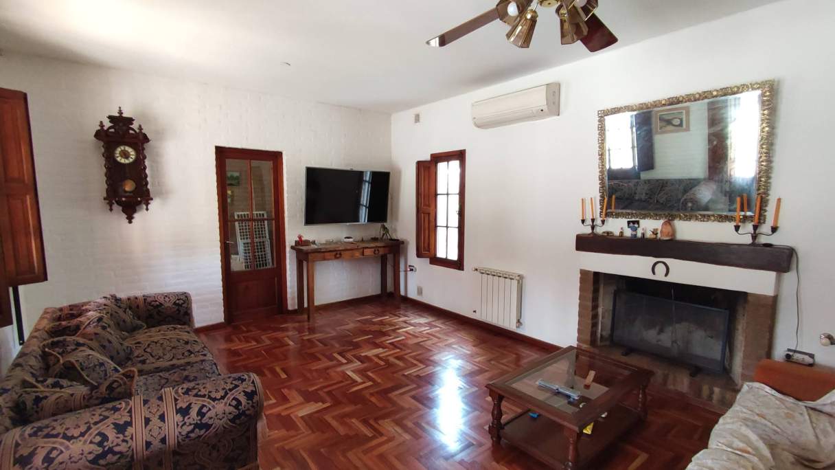 Venta Casa 4 Dorm. B° Villa Rivera Indarte