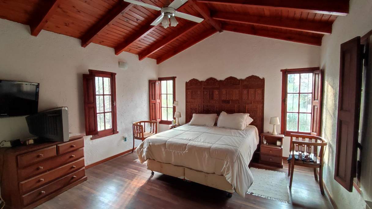 Venta Casa 4 Dorm. B° Villa Rivera Indarte