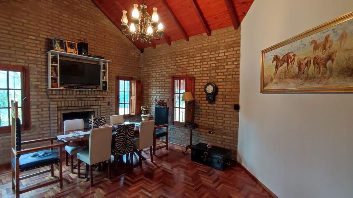 Venta Casa 4 Dorm. B° Villa Rivera Indarte