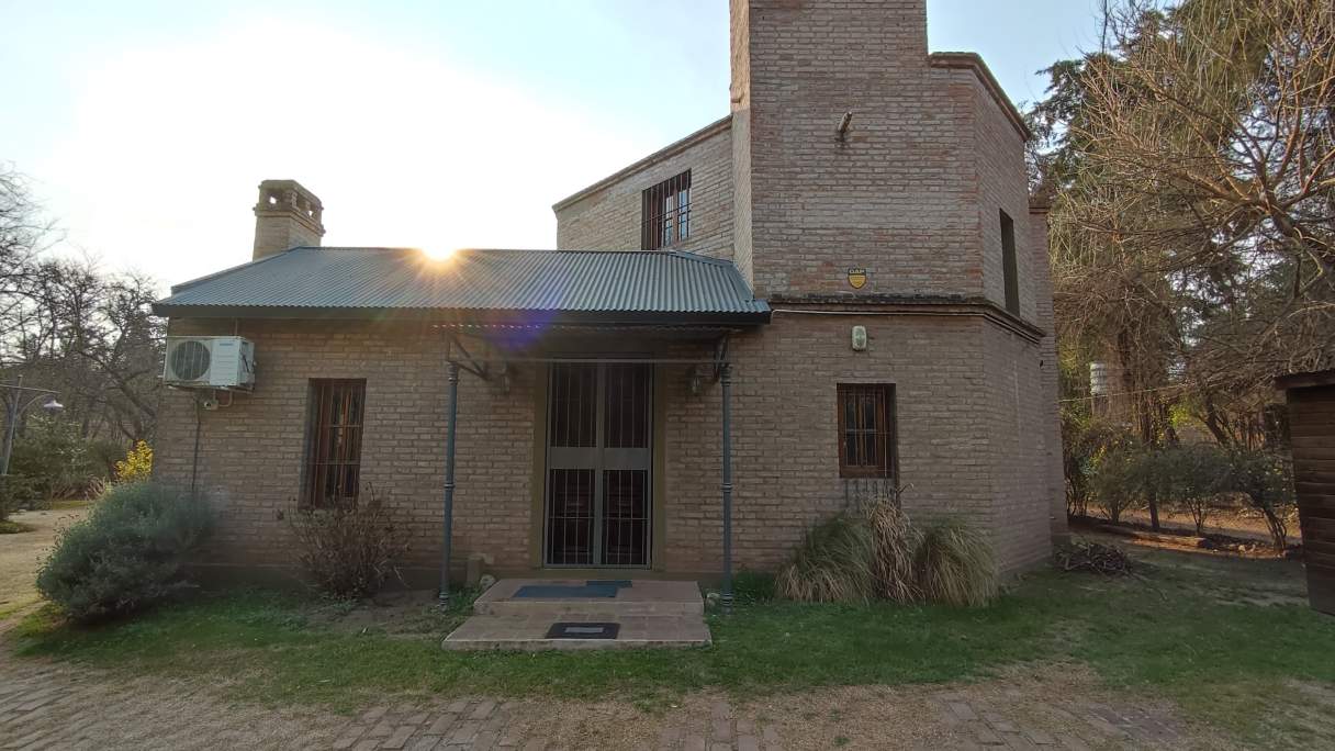 Venta Casa 4 Dorm. B° Villa Rivera Indarte