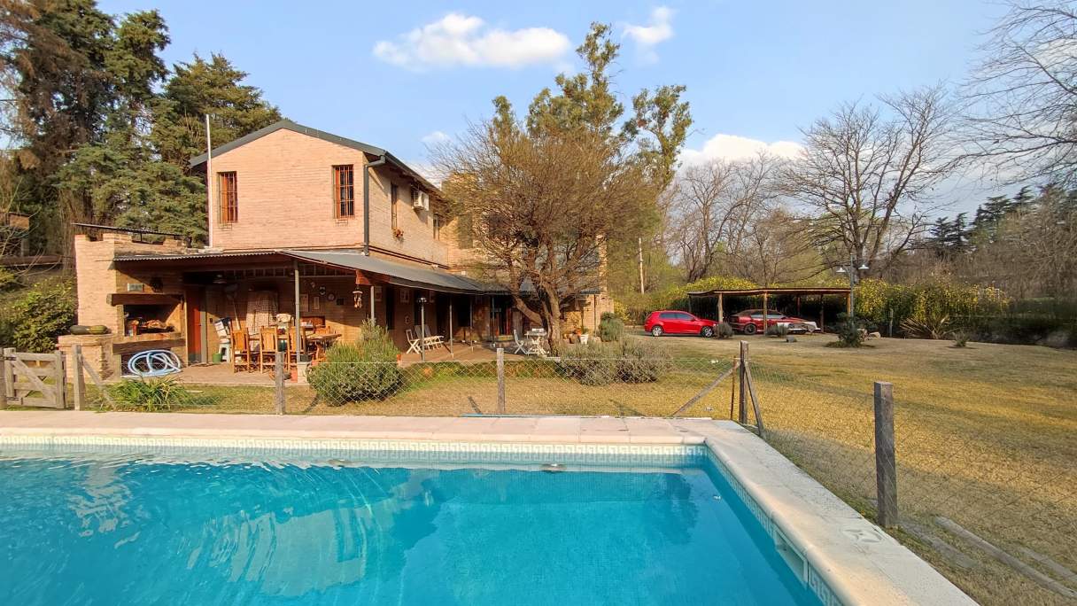 Venta Casa 4 Dorm. B° Villa Rivera Indarte