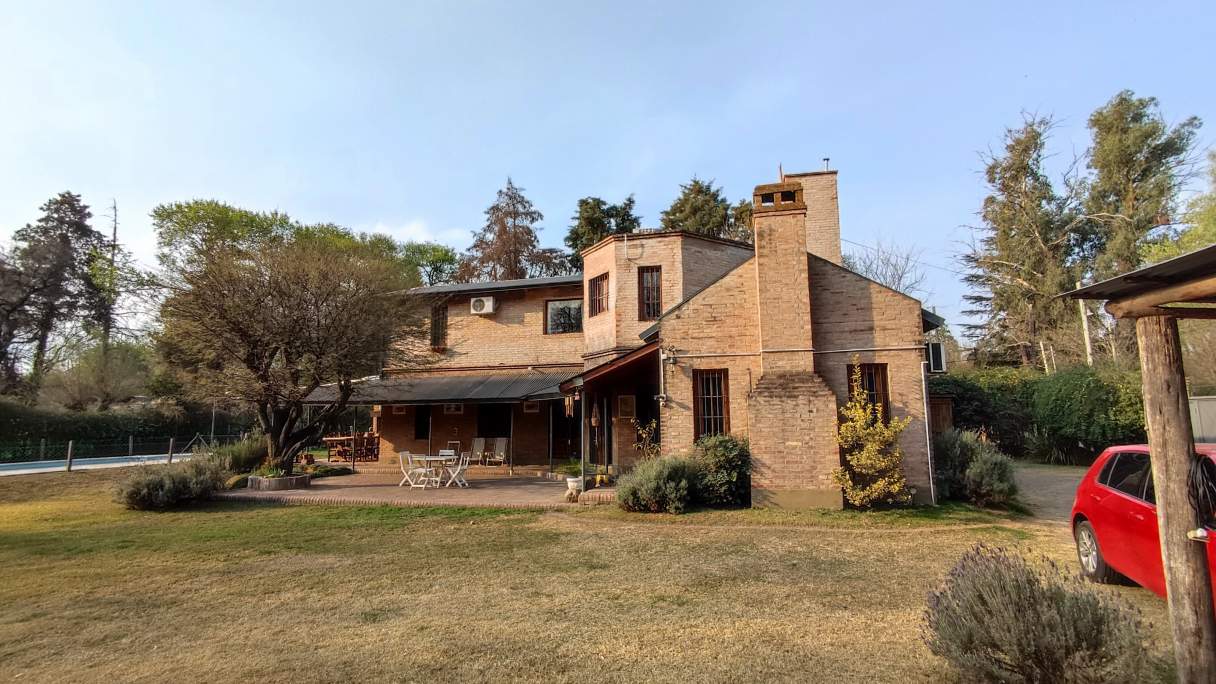 Venta Casa 4 Dorm. B° Villa Rivera Indarte