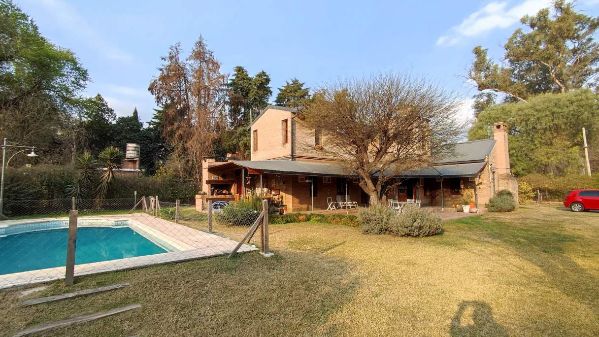 Venta Casa 4 Dorm. B° Villa Rivera Indarte