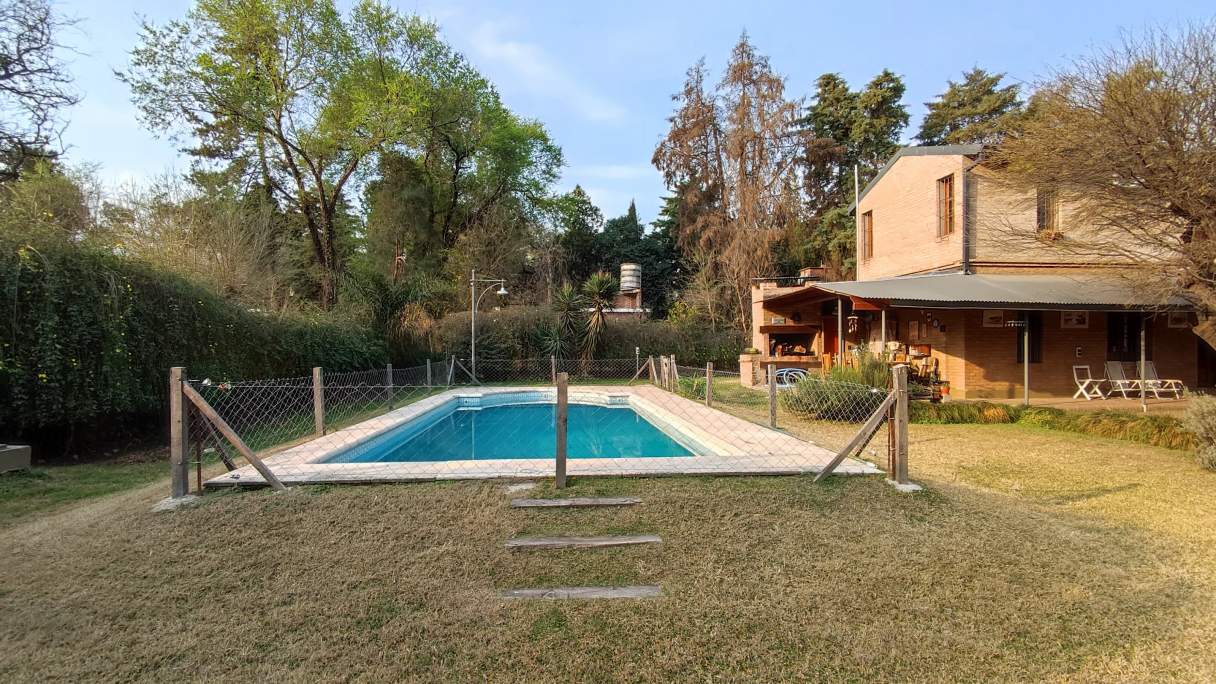 Venta Casa 4 Dorm. B° Villa Rivera Indarte