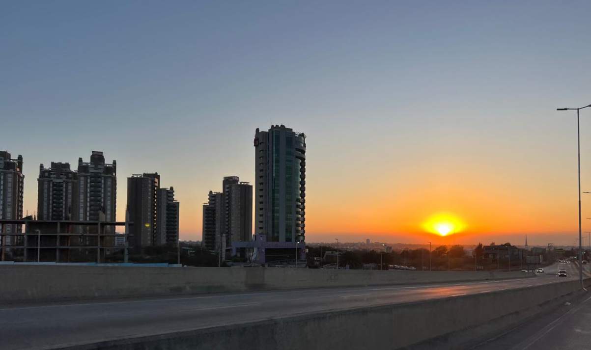ALTO VILLASOL DEPARTAMENTO AMOBLADO TRES DORMITORIOS Y COCHERA