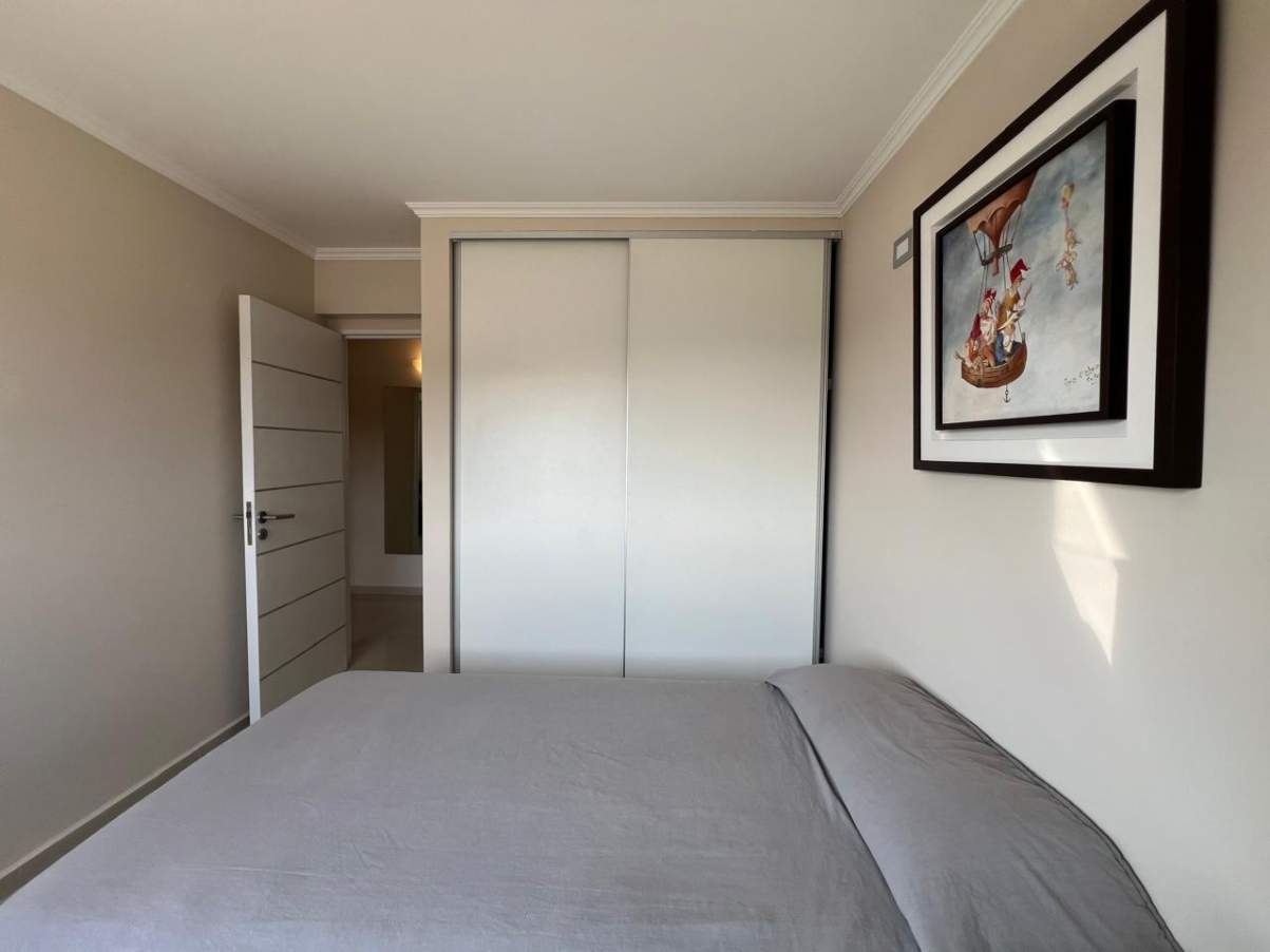 ALTO VILLASOL DEPARTAMENTO AMOBLADO TRES DORMITORIOS Y COCHERA