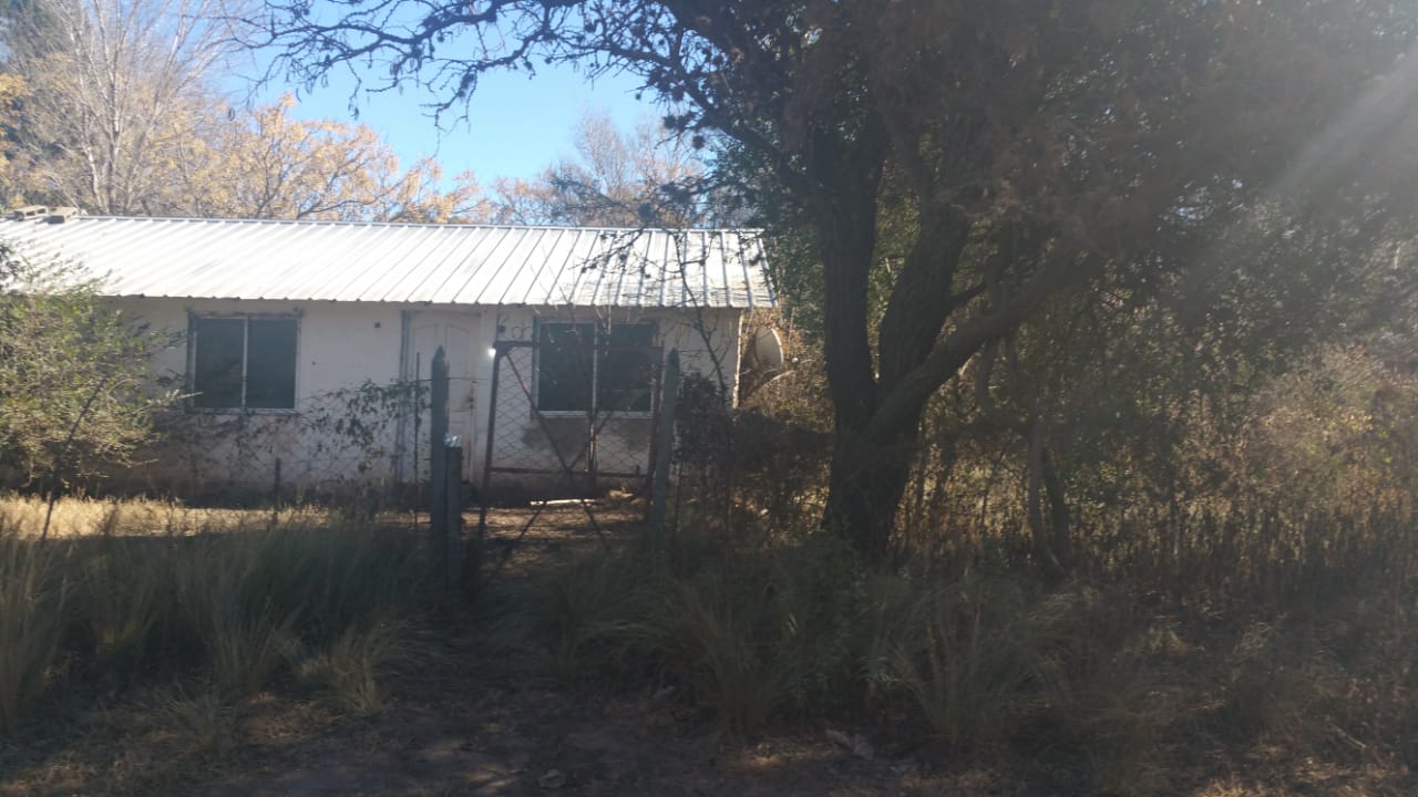 VENTA CASA CON AMPLIO TERRENO- B AGUAS AZULES- CAPILLA DEL MONTE-CÓRDOBA