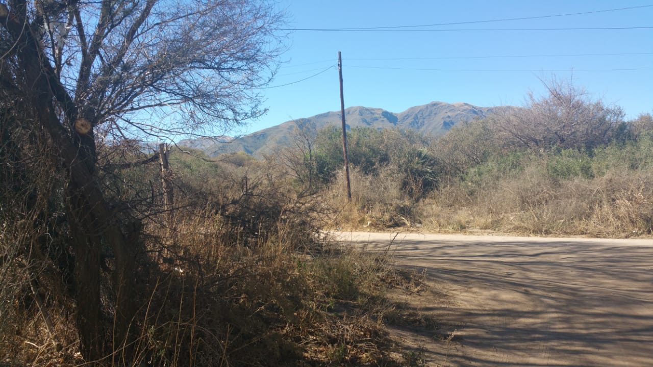 VENTA CASA CON AMPLIO TERRENO- B AGUAS AZULES- CAPILLA DEL MONTE-CÓRDOBA