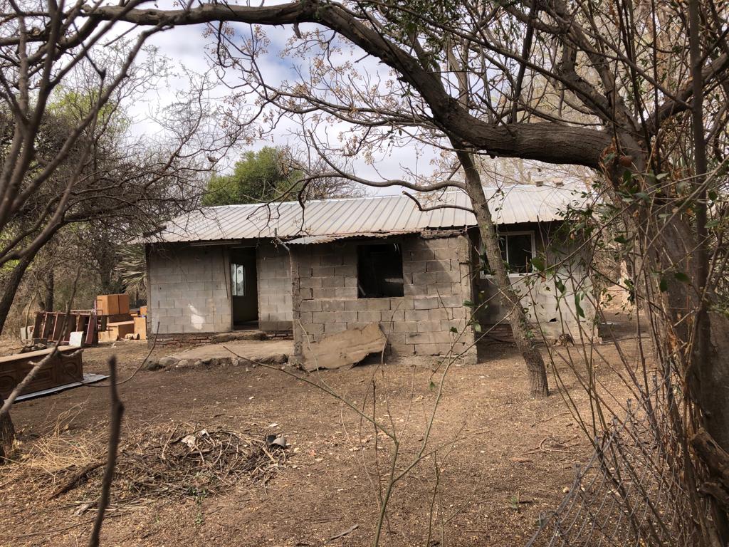 VENTA CASA CON AMPLIO TERRENO- B AGUAS AZULES- CAPILLA DEL MONTE-CÓRDOBA