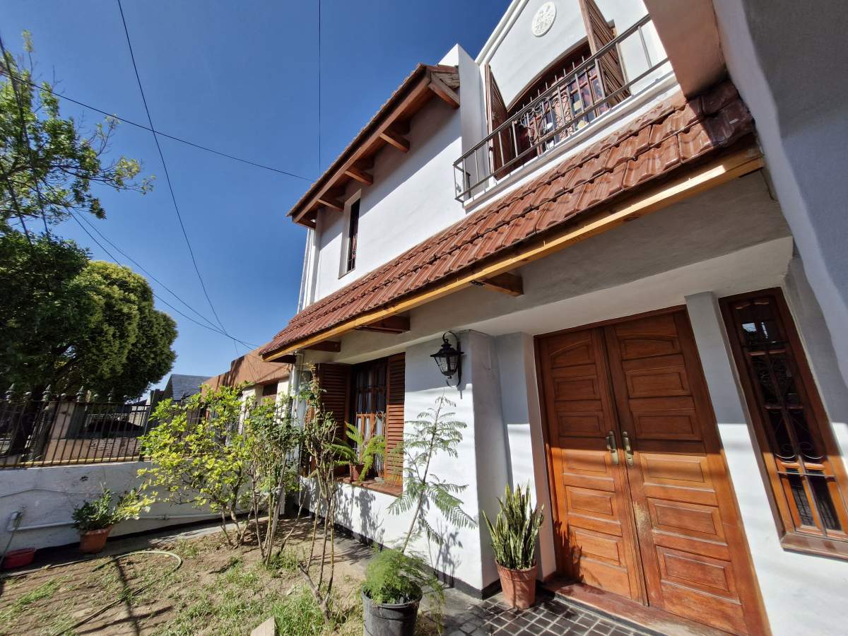 Venta casa cinco dormitorios zona sur Parque Los Molinos