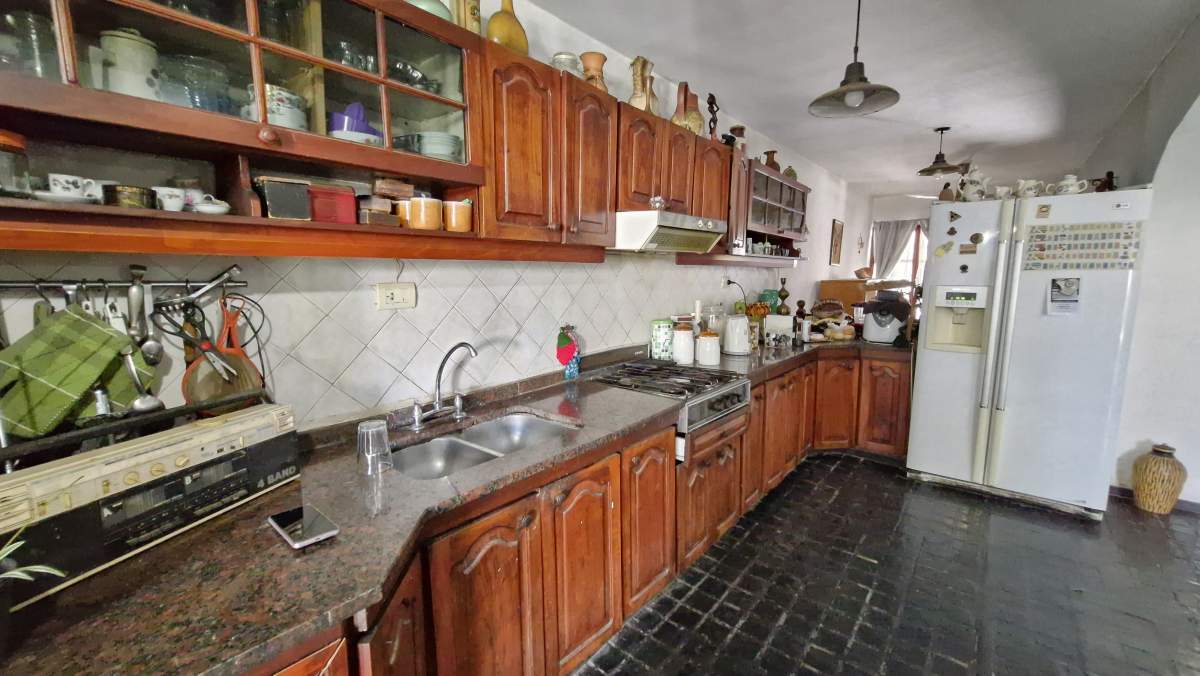 Venta casa cinco dormitorios zona sur Parque Los Molinos