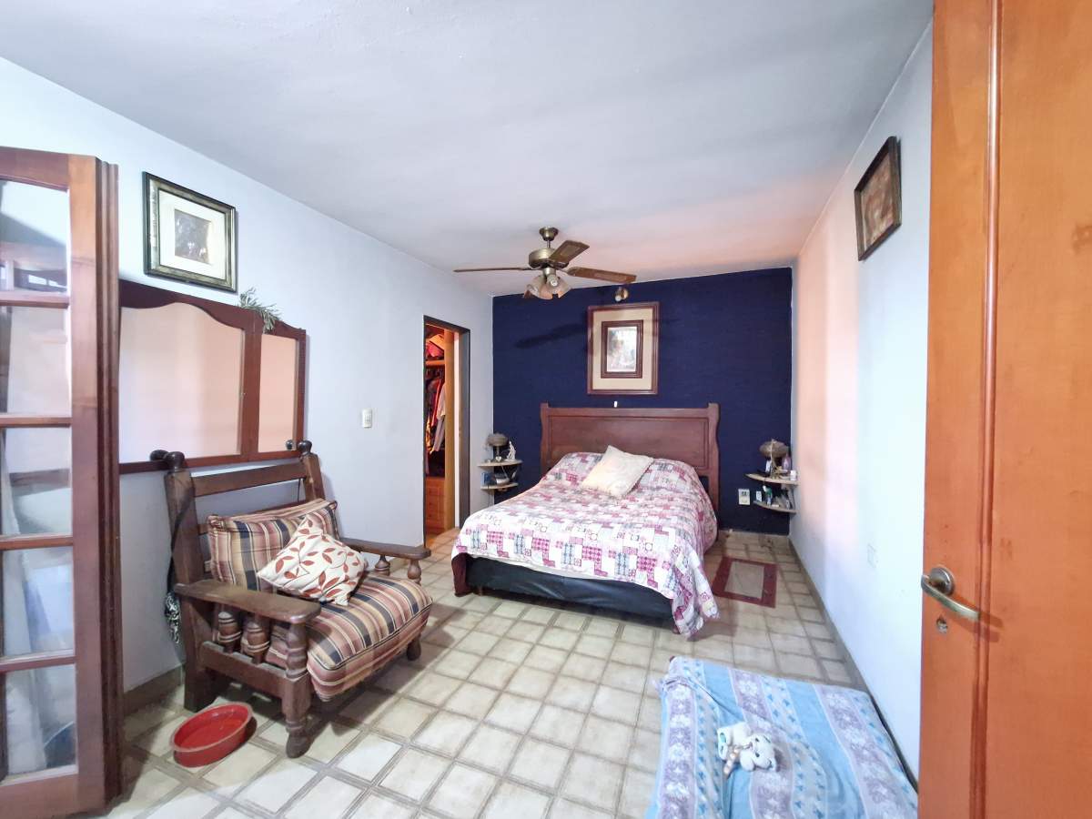 Venta casa cinco dormitorios zona sur Parque Los Molinos